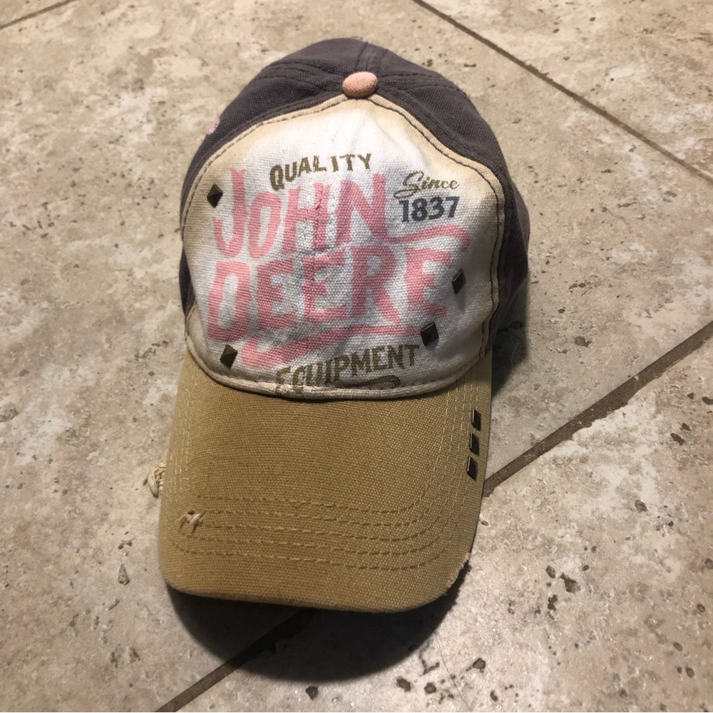 John Deere Women’s Distressed Trucker Hat NEW